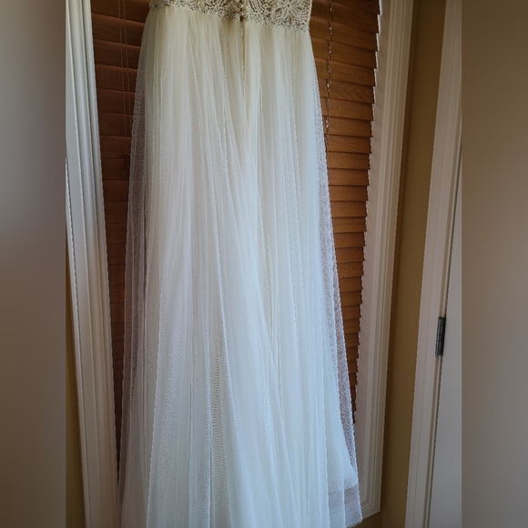 Gorgeous wedding dress -size 10 - Picture 7 of 14